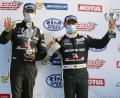 Bild: exb
Dominik Schraml (rechts) und Mario Hirsch gewöhnen sich langsam an das oberste Podest. Am Lausitzring holten sie beim GTC-Race den Sieg in der Profi-Amateur-Klasse. Vor einigen Wochen hatten sie dort schon ein Rennen der Spezial-Tourenwagen-Trophy gewonnen.