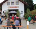 Bild: nis
Vor dem Feuerwehrgerätehaus in Breitenried fanden sich zahlreiche Gläubige zum Gottesdienst ein.