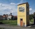 Bild: bl
Der Trafo-Turm in Wernberg ist seit vier Jahren gleichzeitig ein Denkmal für das Kommunbrauhaus, das bis 1958 gegenüber im Kellerweg stand.
