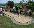 Bild: jr
Acht Kinder nahmen am Samstagvormittag am Minigolfturnier der Jungen Union im Rahmen des Mitterteicher Ferienprogramms teil. Gespielt wurde auf der 18-Loch-Anlage von Betreiber Jürgen Lang (rechts). Betreut wurden die Teilnehmer vom JU-Ortsvorsitzenden und Jugendbeauftragten Christoph Hampel (Mitte) sowie mehreren JU-Vorstandsmitgliedern.