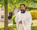 Bild: MHe
Pfarrvikar Benny Joseph Kochumundammalayil hat einen langen und komplizierten Nachnamen, wie er selbst augenzwinkernd zugibt. Die Gläubigen sollen den neuen Pfarradministrator der Seelsorgeeinheit Freihung-Großschönbrunn deshalb ruhig einfach nur „Benny Joseph“ nennen.