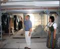 Bild: wro
Pfarrer Josef Waleszczuk und Kirchenpflegerin Gabriele Hawranek besichtigen die Baustelle in der Pullenreuther Kirche St. Martin.