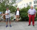 Bild: sm
Zweiter Bürgermeister Dominik Bachnagel (links) begrüßte zusammen mit Schulleterin Doris Bodensteiner und Geschäftsleiter Rüdiger Fuhrmann den neuen Hausmeister der Grundschule Thomas Richtmann (Zweiter von links).