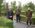 Bild: Landratsamt Neustadt/WN/Prößl
Der Vorsitzende des Naturparks NOW e. V. Landrat Andreas Meier (links) begrüßt gemeinsam mit dem Geschäftsführer Stefan Härtl (Mitte) den neuen Naturpark-Ranger Heiko Hoffmann.