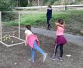 Bild: exb
Da haben sich die Kirchenthumbacher Wanderfreunde etwas Tolles einfallen lassen: Die Spielstation sieht so einfach aus, aber um die beiden Bälle zu fixieren, braucht es eine bestimmte Wurftechnik.