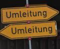 Symbolbild: Angelika Warmuth/dpa
Die Bauarbeiten für die Erneuerung der Fahrbahndecke der Bundesstraße 303 beginnen ab Montag, 7. September. Es wird zu großräumigen Umleitungen kommen.