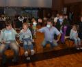 Bild: dob
Sogar der Kasperl darf nur mehr mit Mundschutz außer Haus. Trotzdem hatten alle 72 Kinder mit ihren Begleitern einen Riesenspaß beim Ferienprogramm der CSU in der Stadthalle.