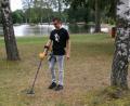 Bild: fpoz
Florian Dick mit seinem Metalldetektor auf Schatzsuche im Kösseinebad.