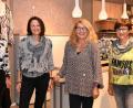 Bild: gf
Seit vergangenen Donnerstag beraten (von links) Aurelia Däbritz, Gabriele Schuller, Filialleiterin Kerstin Schmid und Karin Drexl in der neuen Filiale von Liberty Damenmoden.