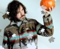 Bild: Kati von Schwerin
Gregor McEwan ist schon herbstlich gestimmt. Am 24. September eröffnet er die "klein & Kunst"-Saison.