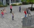 Bild: rn
Das Training mit dem Stock begeistert die Kinder sichtlich mehr als Übungen meditativer Art.