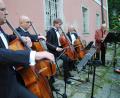 Bild: gge
Giora Feidman (rechts) und das Rastrelli Cello Quartett aus Russland überraschen mit ungewöhnlichen Arrangements. Links der künstlerische Leiter Kira Kraftzoff.