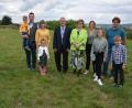 Bild: jr
65. Geburtstag feierte am Sonntag Albert Fröhlich im Kreise seiner Familie. Unser Bild zeigt (von links) Bürgermeister Stefan Grillmeier, Sohn Markus mit Dominik, Schwiegertochter Andrea und Leonie sowie Albert und Anneliese Fröhlich mit Tochter Susanne und Lena sowie Schwiegersohn Christopher mit Julian.