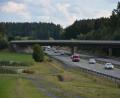Bild: jr
Diese Brücke über der Autobahn muss saniert werden. Der darüber fließende Verkehr von Mitterteich nach Pechbrunn wird deshalb vom 28. September bis 13. November über die Autobahn umgeleitet.
