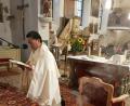 Bild: hzi
Pater Samuel Patton zelebriert am Tag der Ewigen Anbetung eine Messe.
