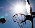 Symbolbild: Christoph Schmidt/dpa
Der Basketballplatz unterhalb des Rathauses in Kümmersbruck ist ein beliebter Jugend-Treffpunkt. Das machte ihn zuletzt auch zu einem Hotspot.