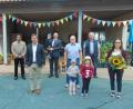 Bild: soj
Unser Bild zeigt den Antrittsbesuch von Bürgermeister Wolfgang Söllner im Kinderhaus St. Josef.
Mit dabei (von links) Leiterin Bianca Kastner, Latisha Benke, Pfarrer Pater Anish George, Bürgermeister Söllner, Kirchenpfleger Stefan Kausler, Manfred Philipp, Kirchenverwaltungsmitglied Hubert Beche und, Franziska Sticht
