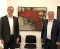 Bild: ga
MdB Karl Holmeier (rechts) stattete dem Schwarzacher Bürgermeister Franz Grabinger (links) im Schwarzenfelder Rathaus einen Antrittsbesuch ab.