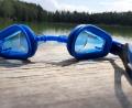 Bild: ubb
Eine Kinderschwimmbrille, wahrscheinlich versehentlich vergessen auf einem Steg, wird rasch zu Abfall. Denn gesucht wird nach einem solchen Billigprodukt meist nicht mehr. Dann müssen sich andere darum kümmern.