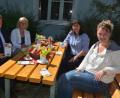 Bild: jr
Bürgermeister Stefan Grillmeier, Roswitha Fachtan (Stadtverwaltung), Gabi Bleistein (Tourist-Info) und Jennifer Gittel (Mitterteicher Backstube) stellten den Picknick-Service im Innenhof des Rathauses vor.