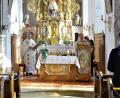 Bild: hl
Pfarrer Heribert Stretz und Pater Rudi Götz (von rechts) gestalteten den Festgottesdienst in der Waldecker Pfarrkirche.
