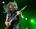 Bild: Axel Heimken/dpa
Kirk Hammett, Gitarrist der Band Metallica, ist unwahrscheinlich stolz auf das zweite Zusammentreffen mit dem „San Francisco Symphony Orchestra“.
