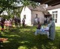 Bild: bk
Im Garten des Gemeinschaftshauses feierten die Gläubigen einen Gottesdienst und ließen sich danach Kaffee und Kuchen schmecken.