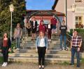 Bild: Magdalena Galli
Die neu gewählte Vorstandschaft der KLJB Gleiritsch mit den Vorsitzenden (vorne, von links) Marie Schneider, Verena Pretzl und Felix Pretzl. Als weitere Mitglieder gehören Nadine Spachtholz, Maximilian Köppl, Michael Forster, Julian Gleißner, Magdalena Galli, Magdalena Bauer, Sabine Gürtler und Tobias Schmid dem Führungsgremium an.