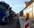 Bild: pz
Vor dem Einbau der neuen Asphaltschichten muss der alte Belag abgefräst werden.