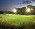Bild: prh
Die neue LED-Flutlichtanlage auf den Sportplätzen und der Tennisanlage der DJK bringt den Sportlern vor allem im Trainingsbetrieb nicht nur helleres Licht, sondern dem Verein auch eine enorme Stromersparnis.