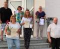 Bild: ak
Zweiter Vorsitzender Alexander Kastner (hinten links) und Vorsitzender Andreas Braunreuther (vorne rechts) ehrten (von links) Claudia Braunreuther, Anette Weiß, Christiane Bäuml und Elisabeth Sticht.