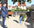 Bild: rgr
Bürgermeister Edgar Knobloch legte zum Tag der Heimat eine Schweigeminute ein zum Gedenken an die Opfer.