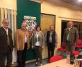 Bild: cs
Wechsel an der Spitze der Jägerkameradschaft Auerbach (von links): Dieter Möller übergibt an den neuen Vorsitzenden Anton Fuchs, dessen Stellvertreterin Gabriele Schleicher löst Heinrich Krodel ab. Rechts der Bezirksvorsitzende des Bayerischen Jagdverbands, Alexander Flierl.