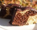 Bild: Miriam Lill
Locker-luftig kommt der Marmorkuchen, der auch für Veganer geeignet ist, auf den Teller. Wird der Teig anders geschichtet, wird er zum Zebra-Kuchen.