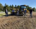 Bild: Eichl
Startschuss für 350 Meter Radweg am Ortseingang: Bürgermeister Thomas Meiler, der Bauleiter des Bauamtes Amberg-Sulzbach, Alexander Reinhold, Baudirektor Gerhard Kederer, CSU-Landtagsabgeordneter Stephan Oetzinger und der Bauleiter der Firma Rappl, Robert Niesner (von links).