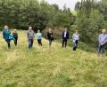 Bild: Eichl
Die SPD-Landtagsabgeordneten Annette Karl und Florian von Brunn (Zweite und Dritter von rechts) bei einem Besuch des LBV-Projektes Kronmühle; mit im Bild Joachim Meyer, Maria Sauer, Cäcilia Kastl-Meier, Ralph Hotzy, Michaela Treml und Teresa Meyer (von rechts).