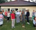 Bild: hai
Statt in der Schulküche traf sich die Interkulturelle Kochgruppe um Dolores Longares-Bäumler (Zweite von links) im Garten von Klaus und Daniela Singer. Wegen der Coronakrise war es die erste Zusammenkunft nach über einem halben Jahr.