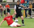 Archivbild: Gebert
Ab dem kommenden Wochenende wird auf den Fußballplätzen der Region wieder gegrätscht und um jeden Ball gekämpft (Szene aus der Partie SG Mitterteich II/Steinmühle gegen den TSV Konnersreuth).
