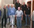 Bild: ü
Ehrungen bei der Reservistenkameradschaft Kirchenthumbach: Für das Bild legen (von links) Manfred Zettl, Fritz Fürk, Josef Regner, Werner Trenz, Georg Seemann, Horst Walter, Christian Fronhöfer, Jochen Lobenhofer und Josef Fenzl kurzzeitig die Mund-Nase-Bedeckungen ab..