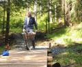 Bild: hai
Wegepate Eckhard Sander half bei Bau des Steges kräftig mit.