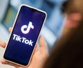 Symbolbild: Jens Kalaene/dpa-Zentralbild/dpa
Das globale Geschäft von Tiktok zieht in die USA um.