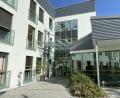 Bild: Karin Wilck
200 größtenteils ehrenamtliche Helfer begleiten am Sonntag die Evakuierung von 86 Bewohnern des BRK-Seniorenheims in Weiden. Auch die Heimmitarbeiter werden im Dienst sein.