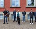 Bild: Luisenburg-Gymnasium/exb
Schulleiter Joachim Zembsch hieß die neuen Lehrer willkommen. Im Bild von links Melina Toktas, Martin Kraus, Daniel Müller, Florian Rieth, Philipp Dennerlein, Yasmin Seiferth, Yannik Walther, Patrick Kühner, Joachim Zembsch, Svenja Neumeier.