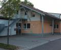 Bild: rpp
Am 13. November macht hier der Lastwagen von Humedica Station und lädt die beim Kinderhaus abgegebenen Pakete für die Bedürftigen ein.