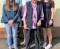 Bild: tu
Kunigunda Kick freut sich über die Glückwünsche von Sohn Gottfried, Schwiegertochter Angelika sowie den Enkelinnen Angelika und Alexandra.