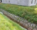 Bild: roa
Der Schweitzbach in Hirschau vom Mittlerem Torgartenweg aus: Das Ufer ist gesäumt von getrocknetem Klopapier, im Wasser schwimmen braune Hinterlassenschaften. Anwohner beklagen den Zustand.
