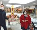 Bild: Petra Hartl
Centermanagerin Reinhild Holthaus und Fondara Projektmanager Philipp Hlousek sehen das Nordoberpfalz-Center NOC auf einen guten Weg. Die Shopping-Mall feiert Einjähriges.