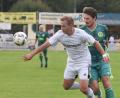 Bild: gb
Der Mitterteicher Stürmer Stefan Meisel (rechts) im Zweikampf mit Daniel Kahrig von Vorwärts Röslau. Die Ligapokal-Partie am Mittwochabend endete 0:0. Meisel und seine Teamkollegen treten am Samstag beim Spitzenreiter an.