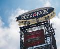Archivbild: Matthias Merz/dpa
Blick auf das Logo von „Rock im Park“ beim Festival im Jahr 2015.