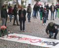 Bild: Hirsch
"Kein Grad weiter": Unter diesem Motto stand die Demonstration auf dem Adolf-Kolping-Platz.